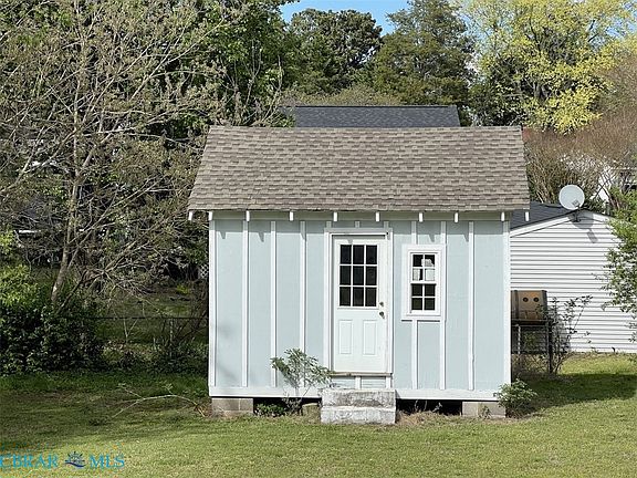 5th image of 221 Taylor Ave
