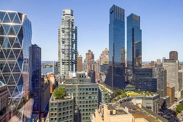 びる Central Park Tower at 217 West 57th Street in Midtown