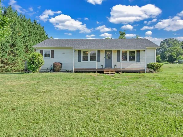 6400 Stewartsville Rd, Moneta, VA 24121