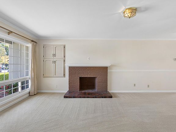 3rd image of 3818 Martin Dr