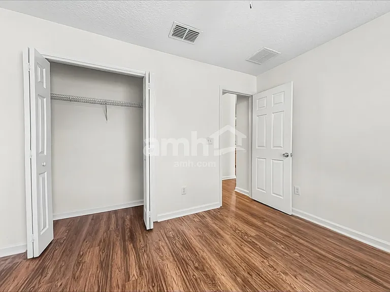 10008 Lancashire Dr — Photo 17