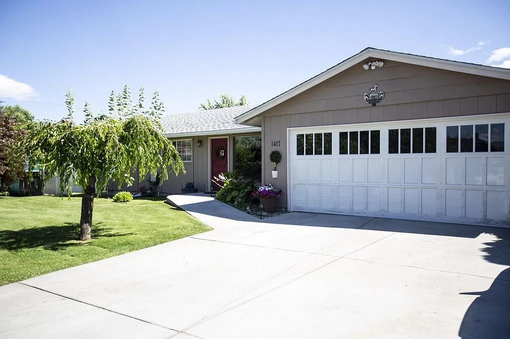 Pet Friendly Single family home — Photo 1