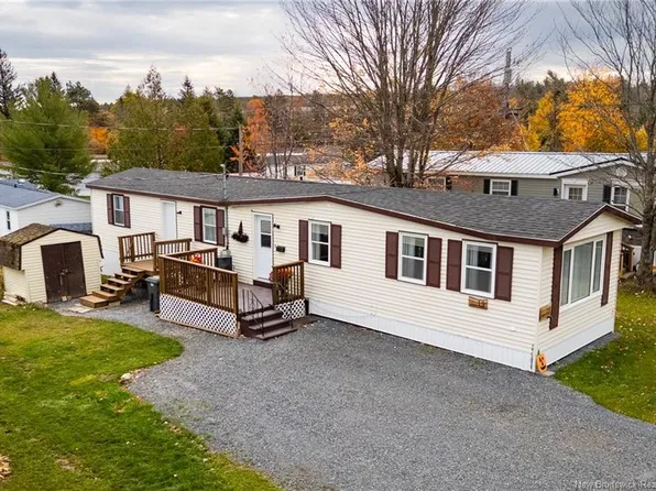 19 Kellys Dr, Fredericton, NB E3B 7R1