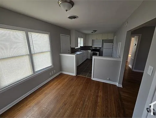 3 bed, 899 sqft, $1,525 — Photo 4