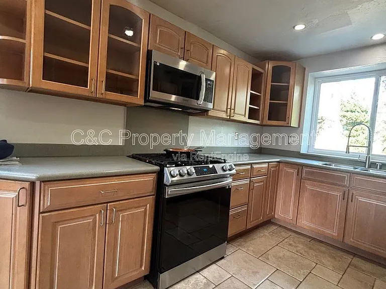19010 Cliveden Ave — Photo 4