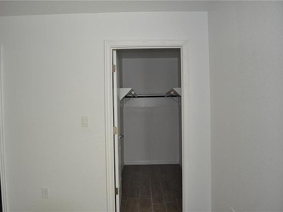 5th image of 717 Ernest St