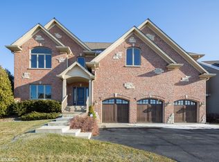 860 Peninsula Dr, Wauconda, IL 60084