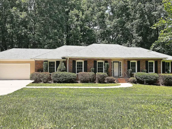 1045 General Hoke Dr, Lincolnton, NC 28092