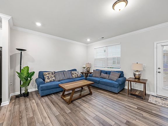 3rd image of 107 Bedivere Ln