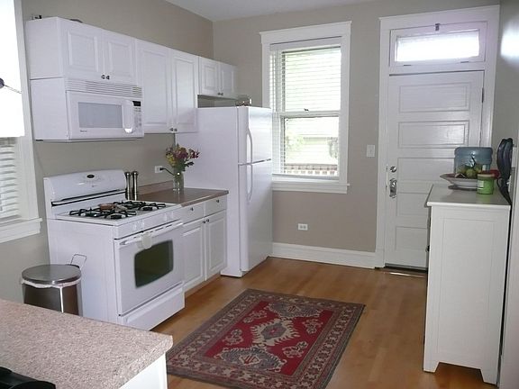4th image of 1931 W Cuyler Ave #1