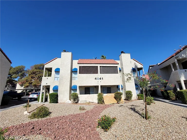 4941 Newport Cove Dr #B — Photo 2