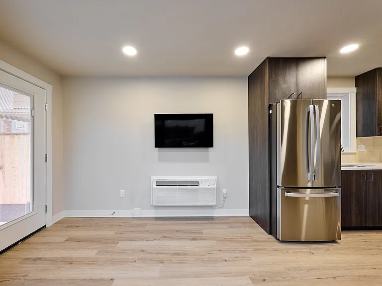 1940 NW Grant Ave #101 — Photo 2