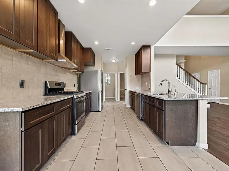 2215 Alberton Ln — Photo 9
