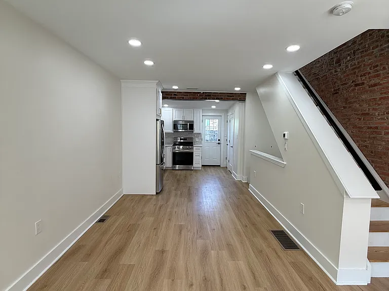 153 W Palmer St — Photo 2