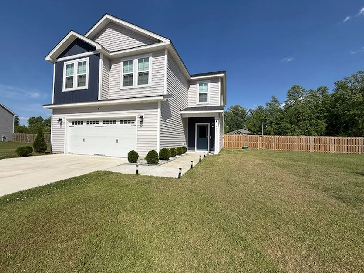 Building Photo - 400 Bulrush Ct