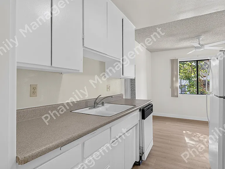 11575 Moorpark St #108 — Photo 6