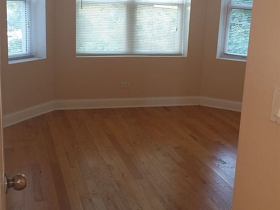 4th image of 6172 N Winchester Ave #3