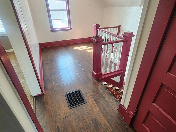 5th image of 127 E Anderson St