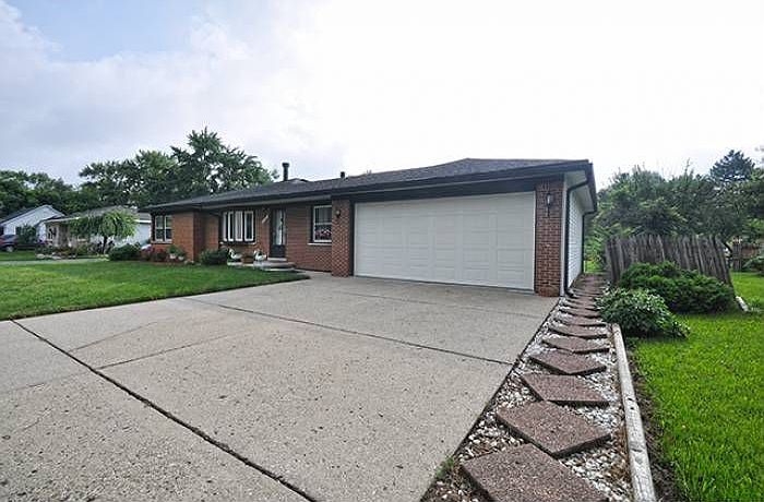 20360 Beatrice St Livonia MI 48152 Zillow