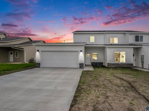 5414 S Huntwood Ave, Sioux Falls, SD 57108