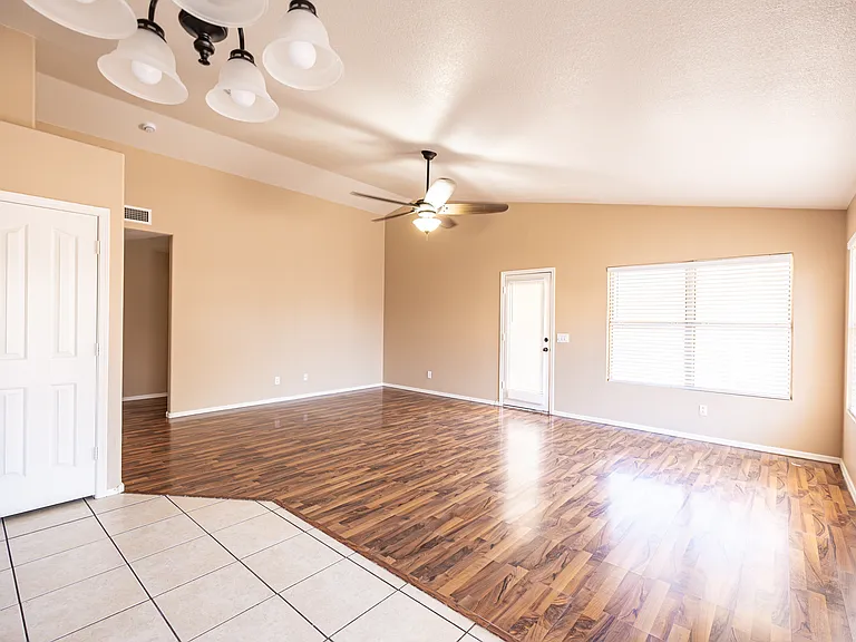 7408 E Knowles Ave — Photo 11