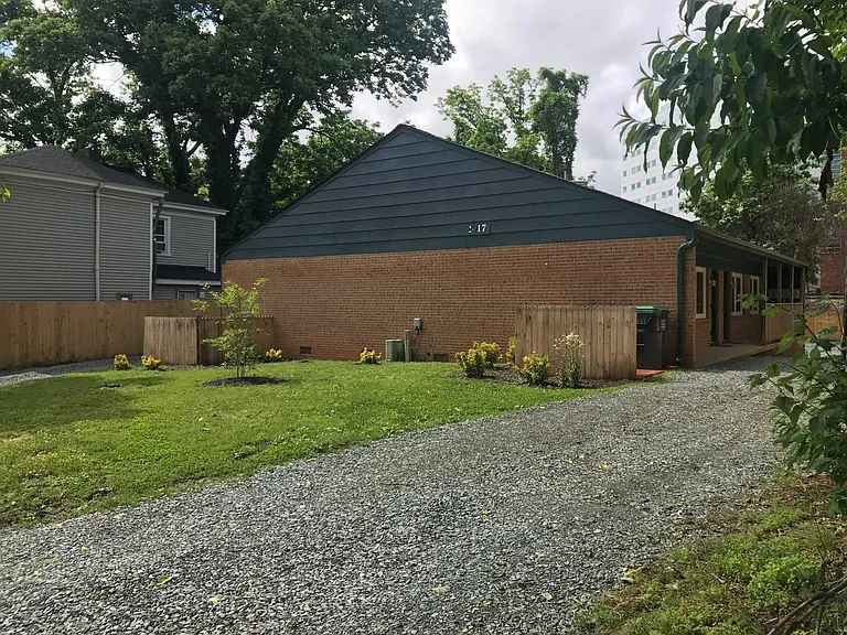 1017 Grove St #C — Photo 6