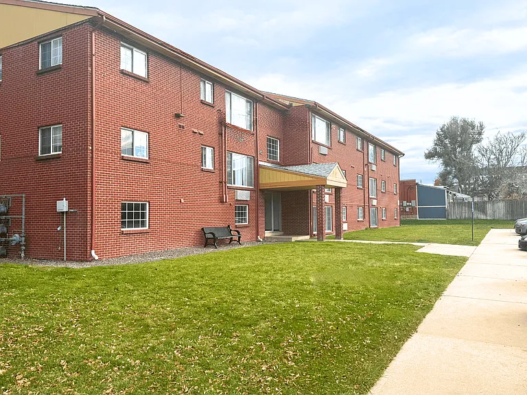 Townview Plaza Apartments — Photo 8