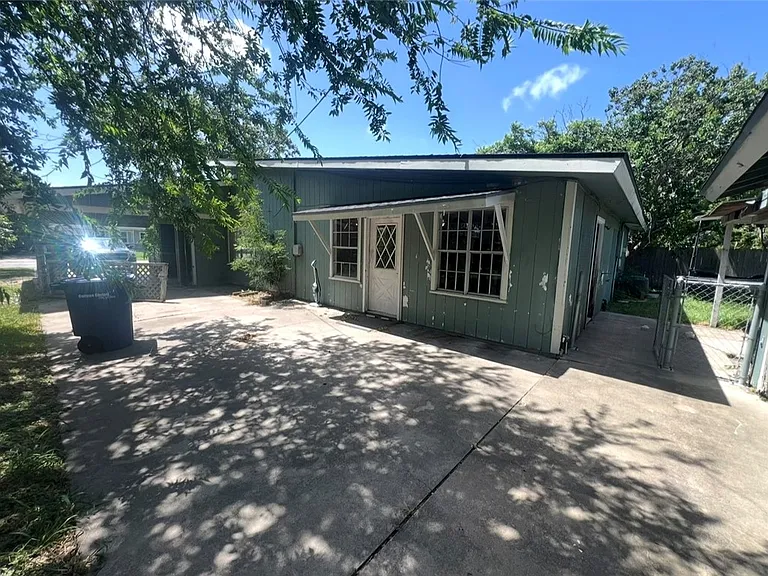 4817 Lansdown Dr — Photo 9