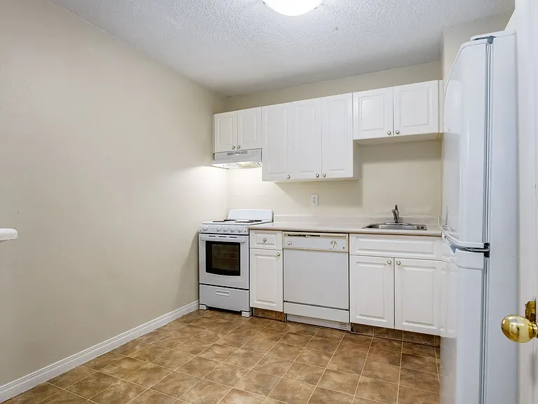 9700 Bonaventure Dr SE — Photo 23