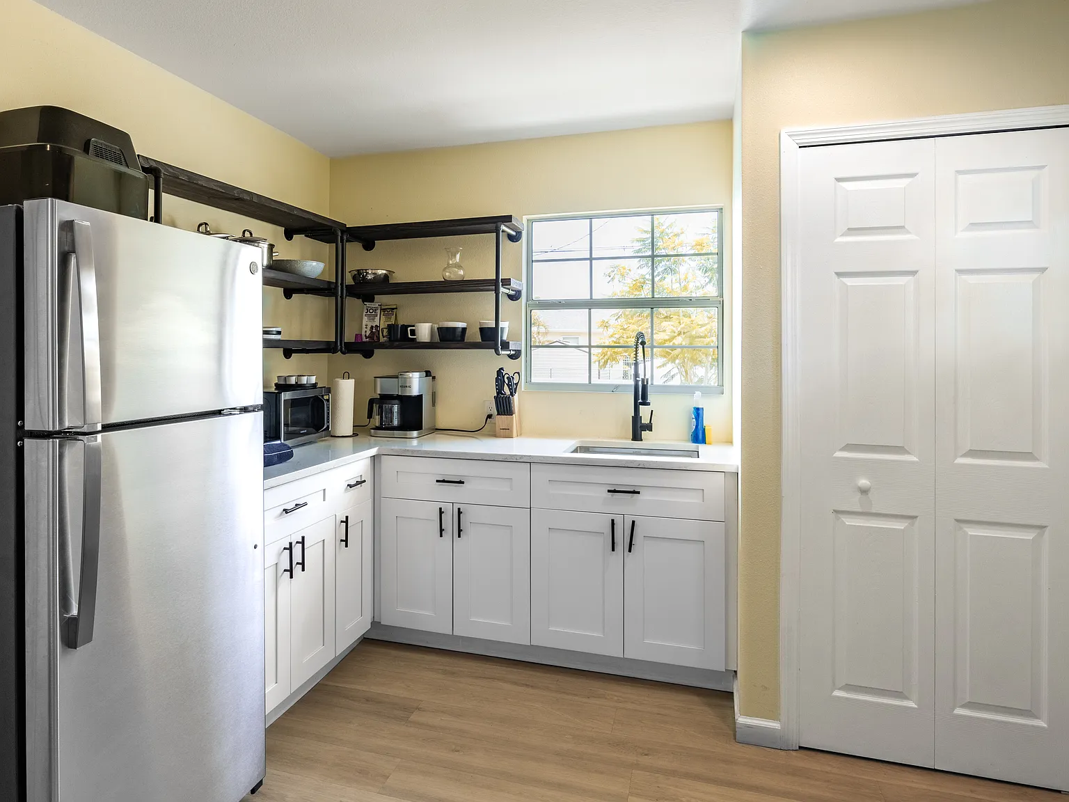 1 bed, 550 sqft, $1,800 — Photo 2