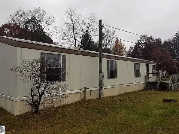 3490 N Lumberjack Rd, Riverdale, MI 48877