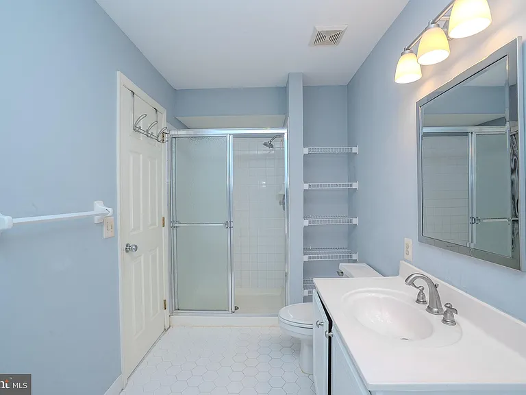 128 S Barrow Pl — Photo 26