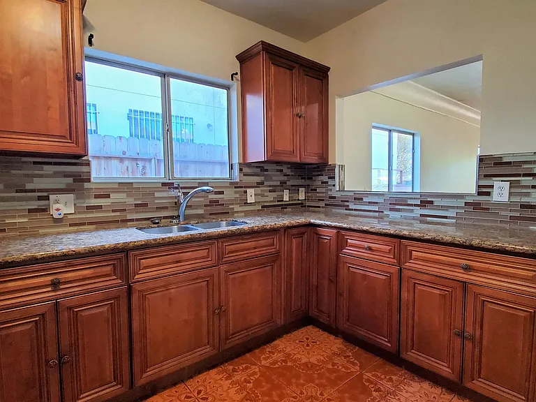 608 N Serrano Ave — Photo 12