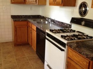 900 Derhake Rd, Florissant, MO 63033