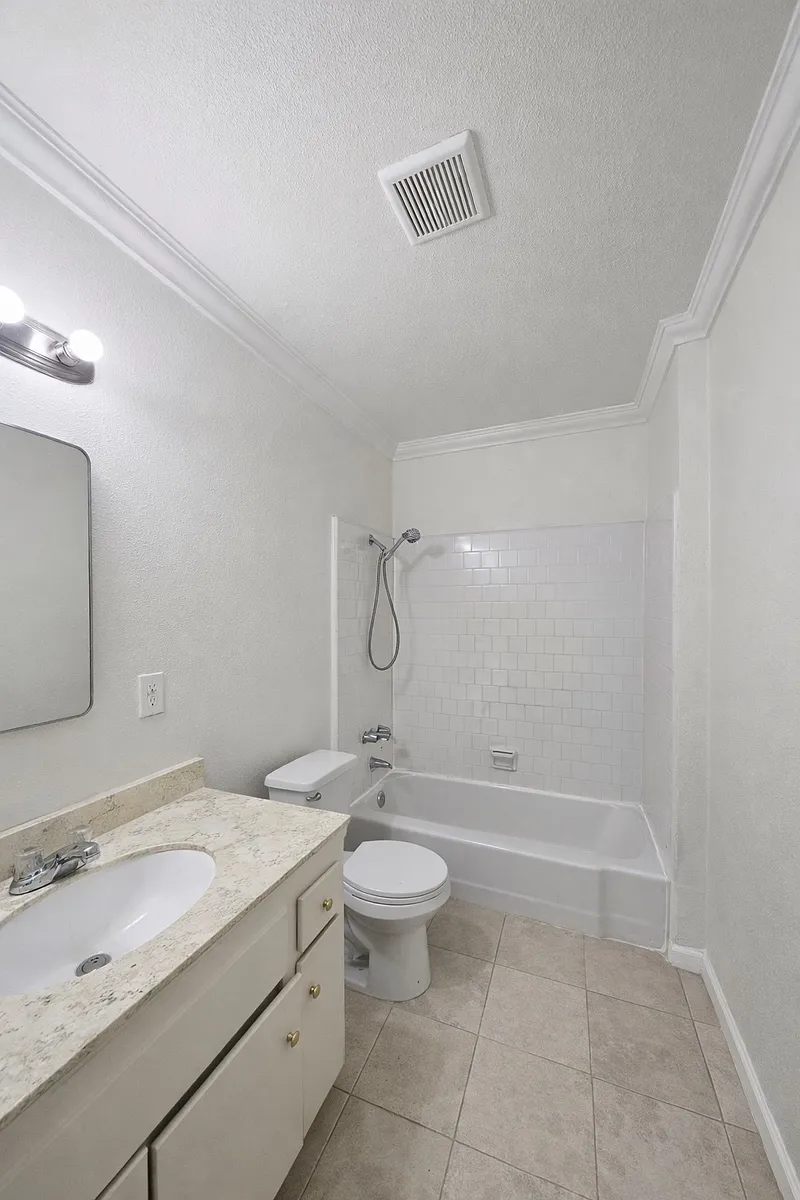 Building Photo - 538 W 82nd St #1