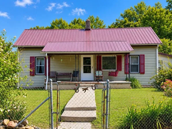 835 Vowell Mountain Ln, Rocky Top, TN 37769