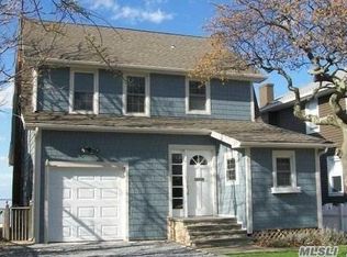 3 Howard Rd, Bayville, NY 11709