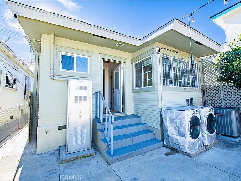 1275 W 23rd St — Photo 34