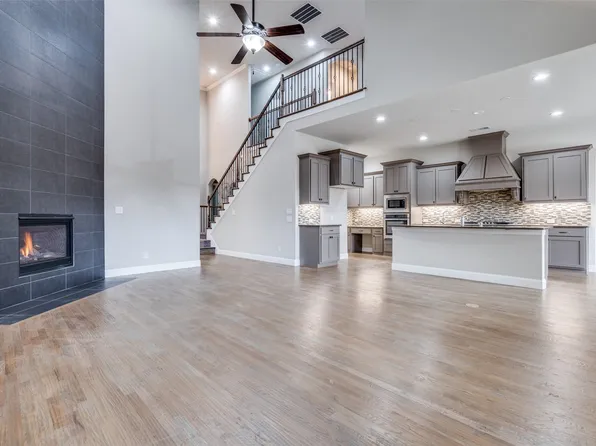 1608 Monahan Dr, Lantana, TX 76226