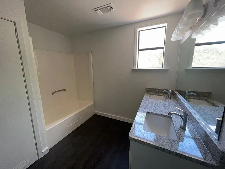 361 College Dr — Photo 9