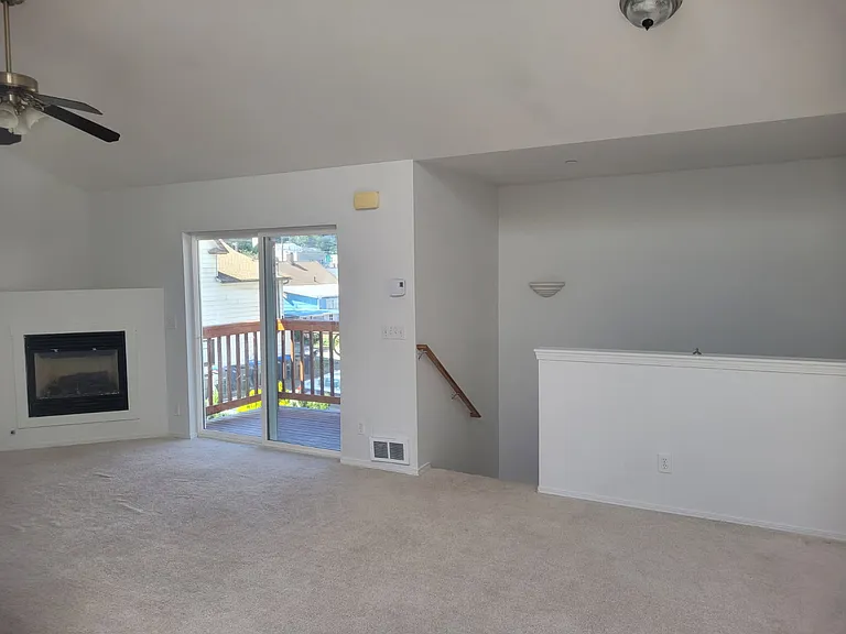 123 N Rainier Ave — Photo 7