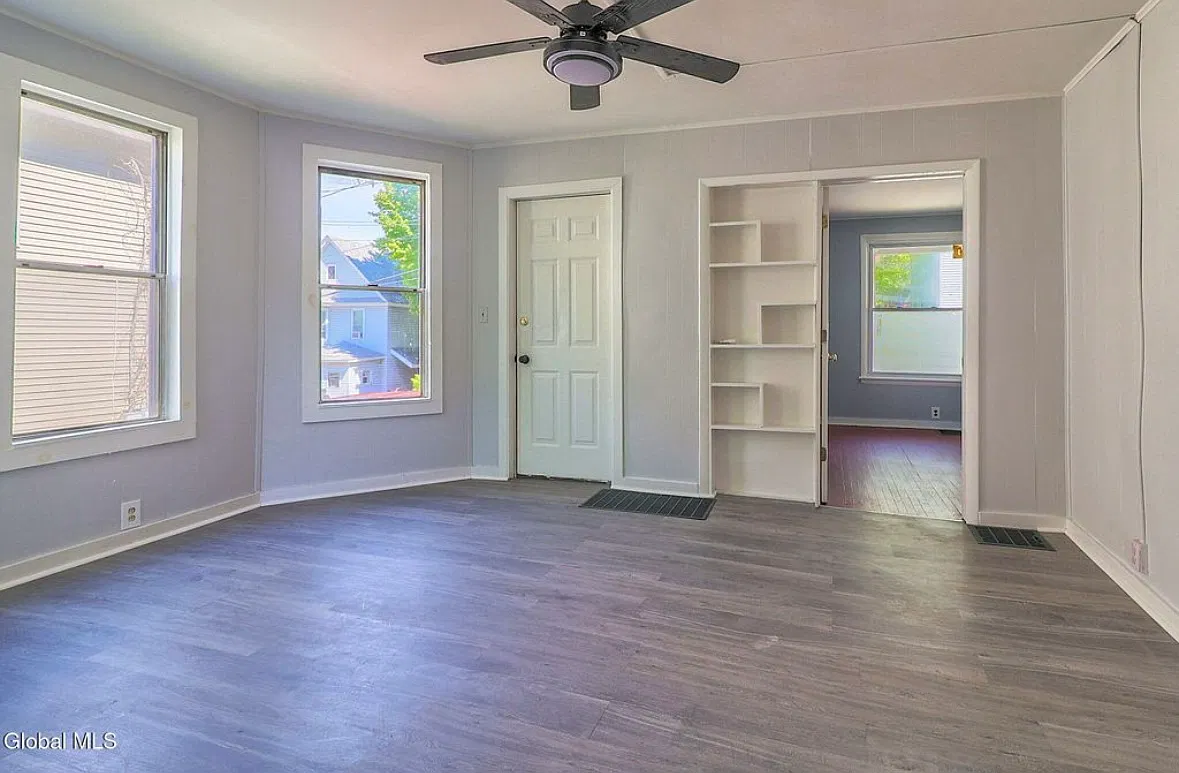 2 bed, 950 sqft, $1,400 — Photo 4