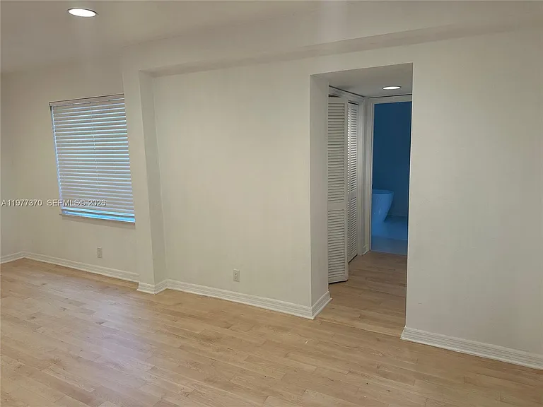 725 Navarre Ave — Photo 16