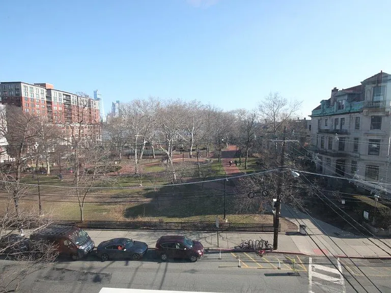 1000 Hudson St #404 — Photo 14