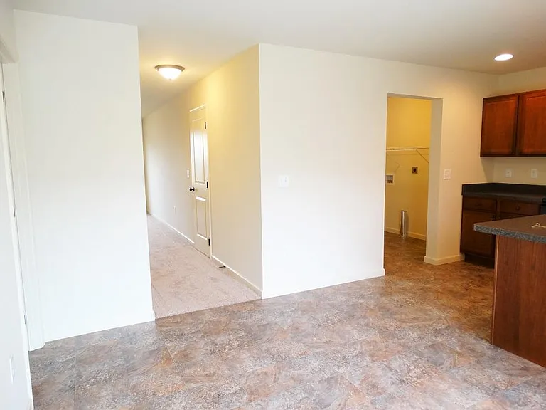 123 Kenneth Dr — Photo 4