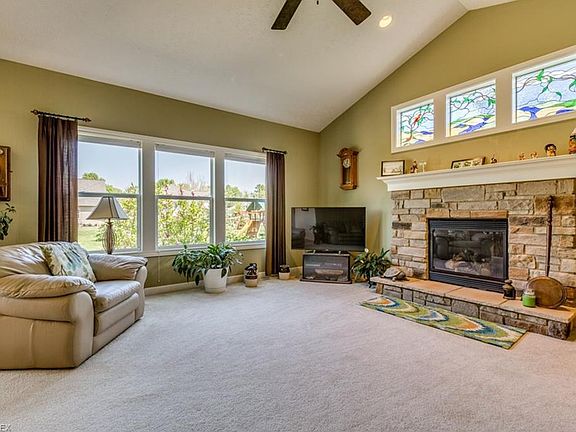 2nd image of 8241 Baythorne Dr
