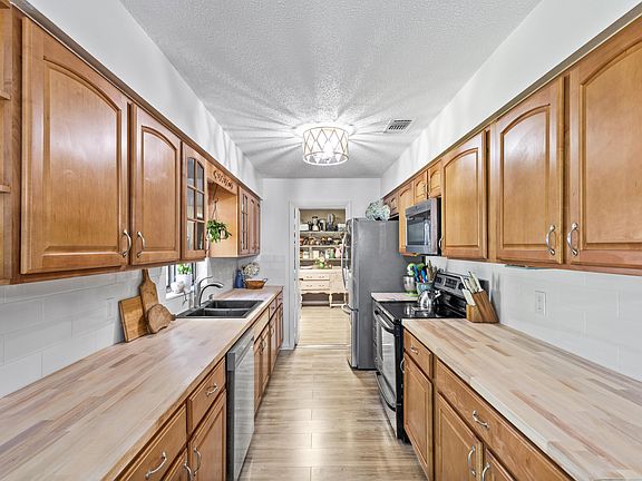 3rd image of 1014 Stacy Ln