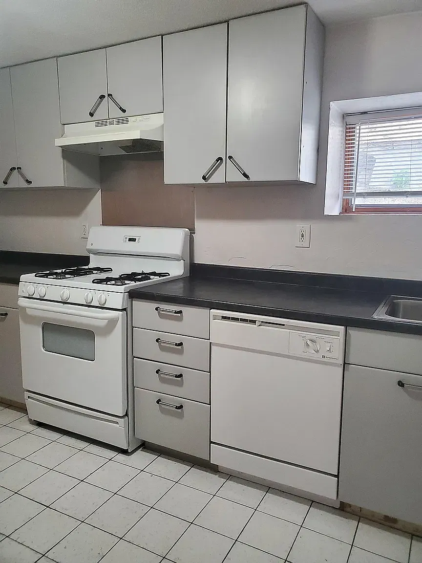 2 bed, 1000 sqft, $1,895 — Photo 3