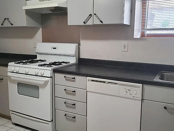 3rd image of 50 Vane St Unit 1