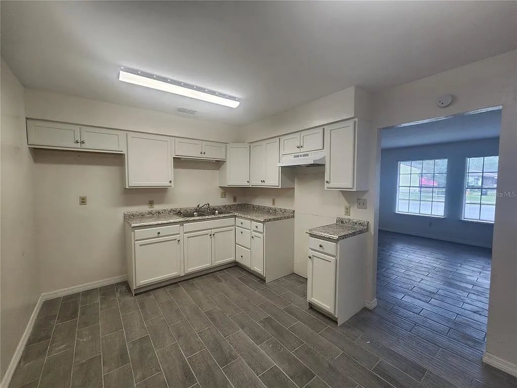 2 bed, 1.0 bath, 755 sqft, $1,000 — Photo 3
